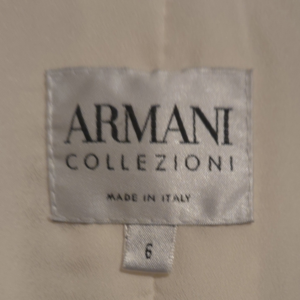 Armani COLLEZIONI  Size 6 Creme Jacket. Elegant, gorgeous. Perfect Condition - Picture 2 of 11